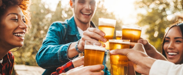 friends cheers with drinks at an outdoor bar