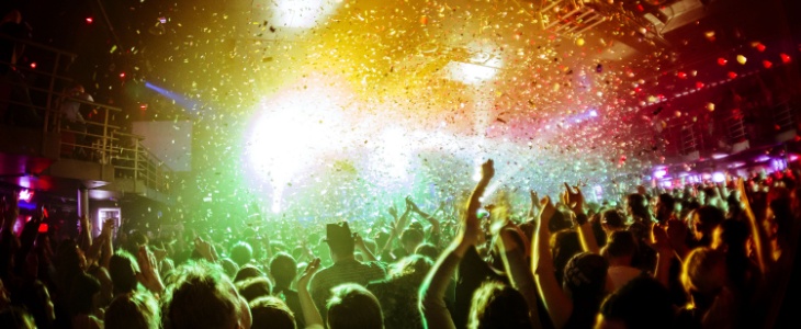 A large crowd enjoys a concert